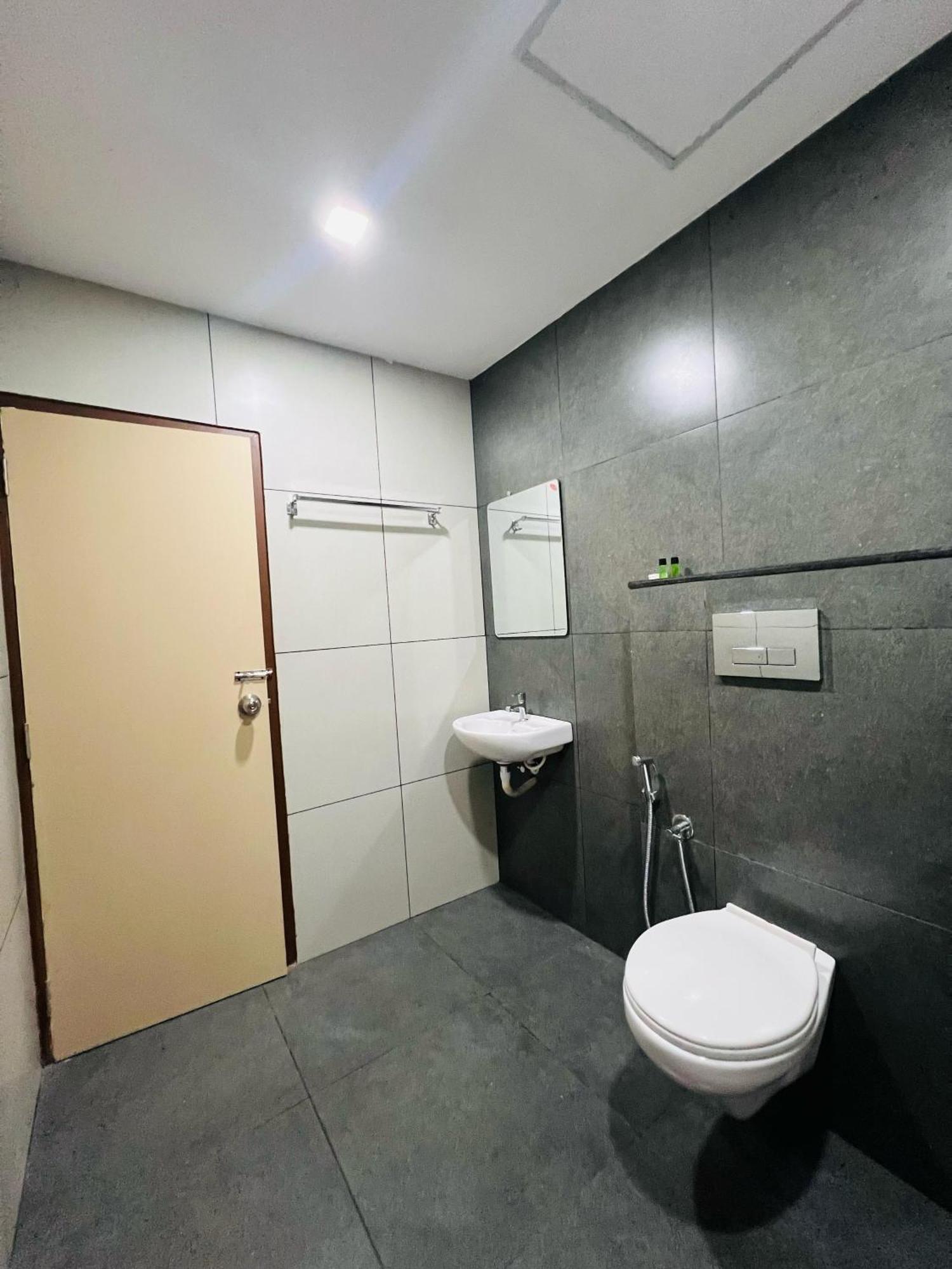 Gypsy Hotel Cusat Kochi المظهر الخارجي الصورة